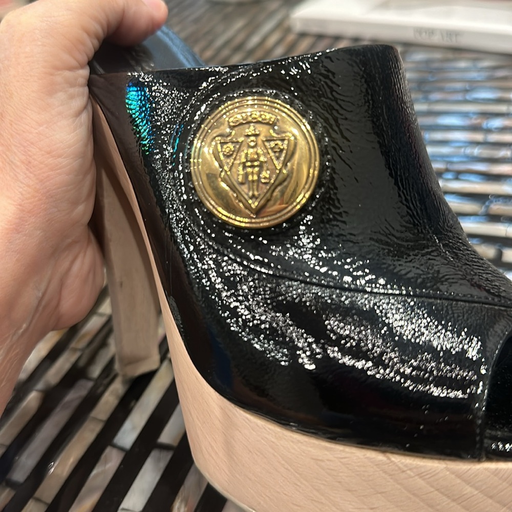 Gucci Black Patent Leather Hysteria Platform Clogs - Picture 10 of 11